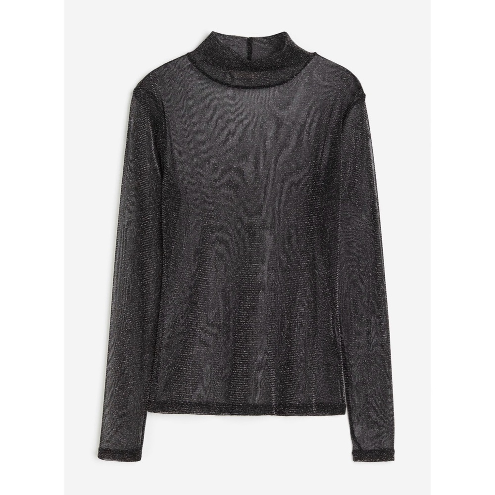 Top in soft jersey with a turtleneck, long sleeves, and straight-cut hem.